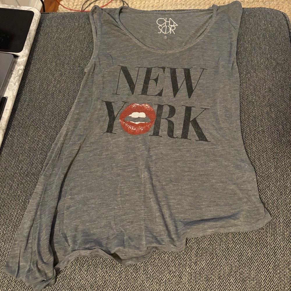 Asymmetrical Cotton tank with New York graphic.